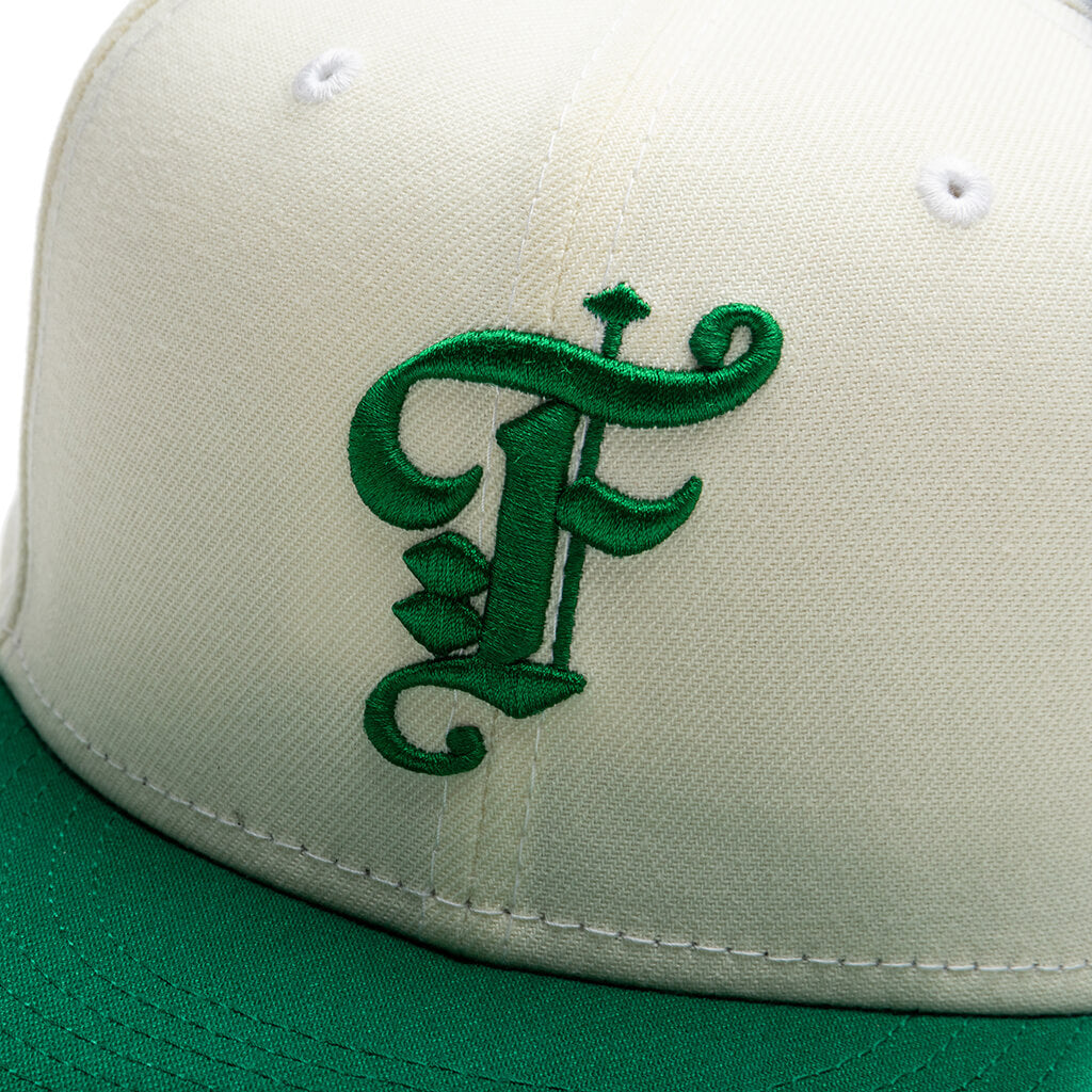 Feature x New Era OE Fitted Cap - Off-White/Kelly Green