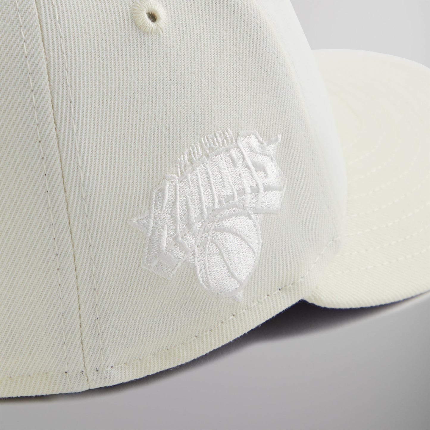 Kith & New Era for the New York Knicks 59FIFTY Low Profile Fitted - Sandrift