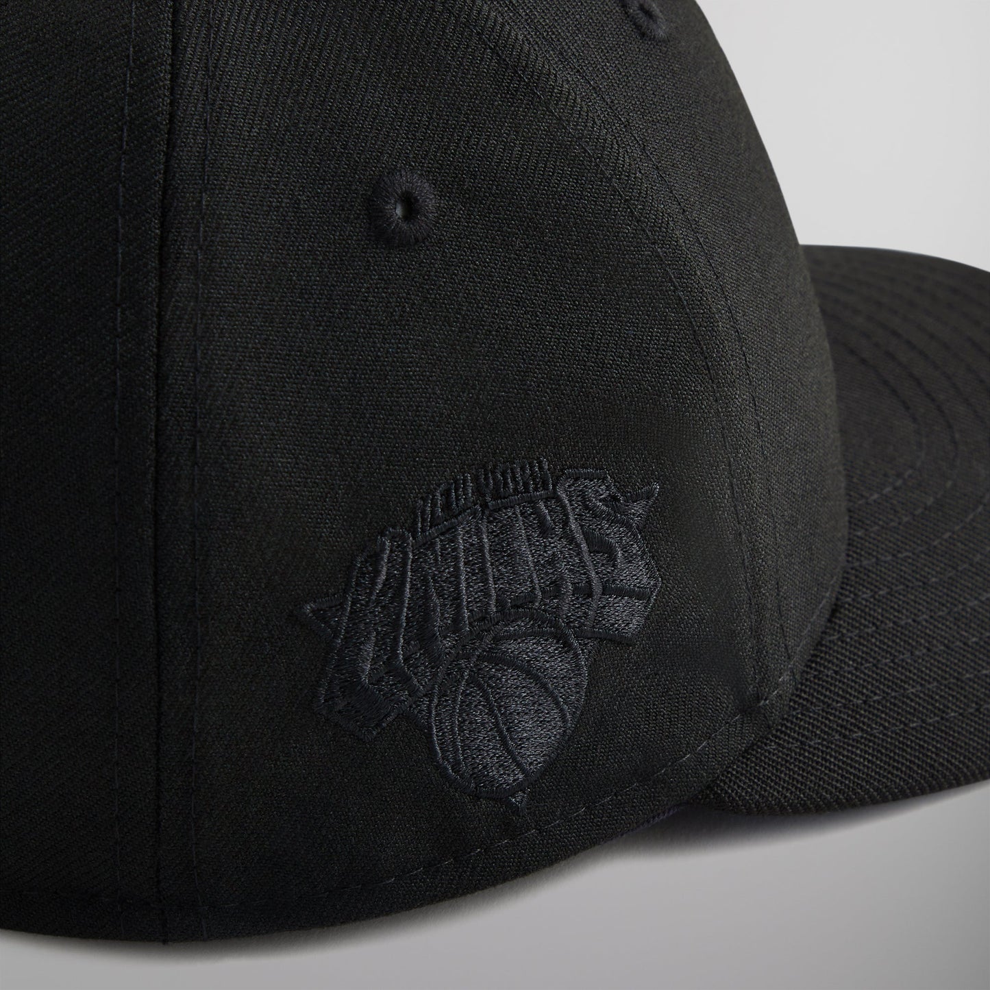 Kith & New Era for the New York Knicks 59FIFTY Low Profile Fitted - Black