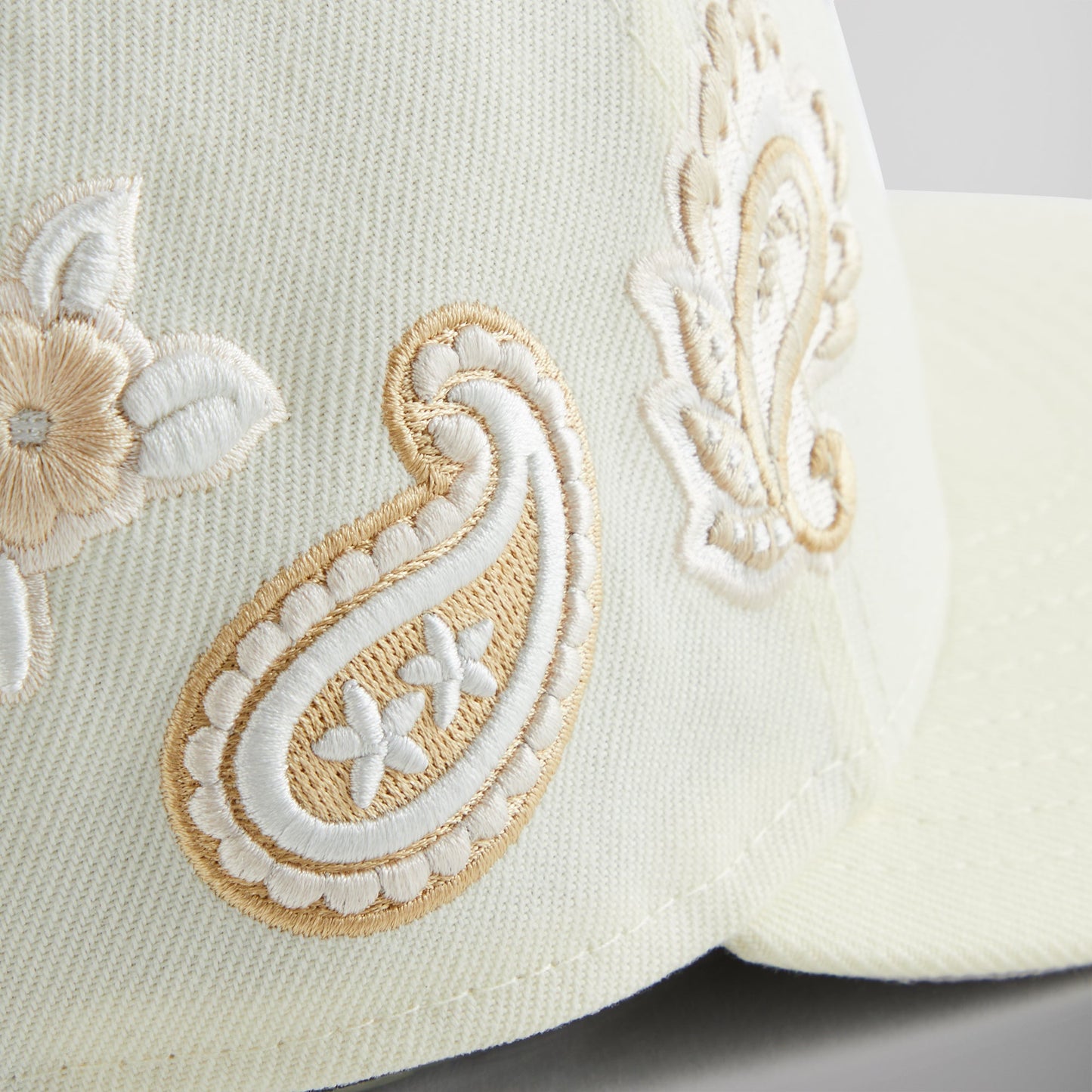 Kith & New Era for the New York Yankees Paisley 59FIFTY Low Profile - Sandrift